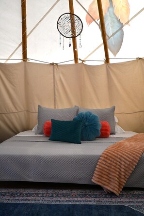 1 bedroom, free WiFi, bed sheets - The Dreamcatcher Teepee at The Edge—Unique Riverfront Glamping in Salt Lick, KY (Salt Lick)