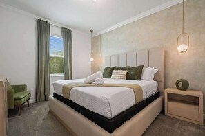 9 bedrooms, iron/ironing board, travel cot, WiFi - 9BR Retreat / Sleep 27 / Theater / Huge Pool & Spa (Kissimmee)