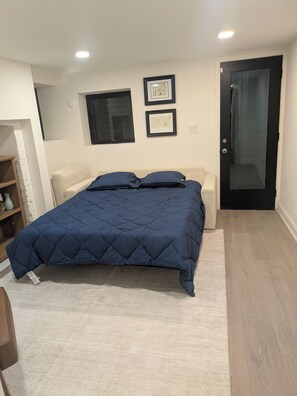 1 bedroom, iron/ironing board, Internet, bed sheets - Cozy 1-bedroom apartment in delightful Newark with AC (Newark)