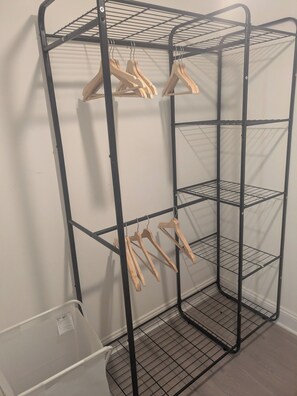 Interior - Cozy 1-bedroom apartment in delightful Newark with AC (Newark)