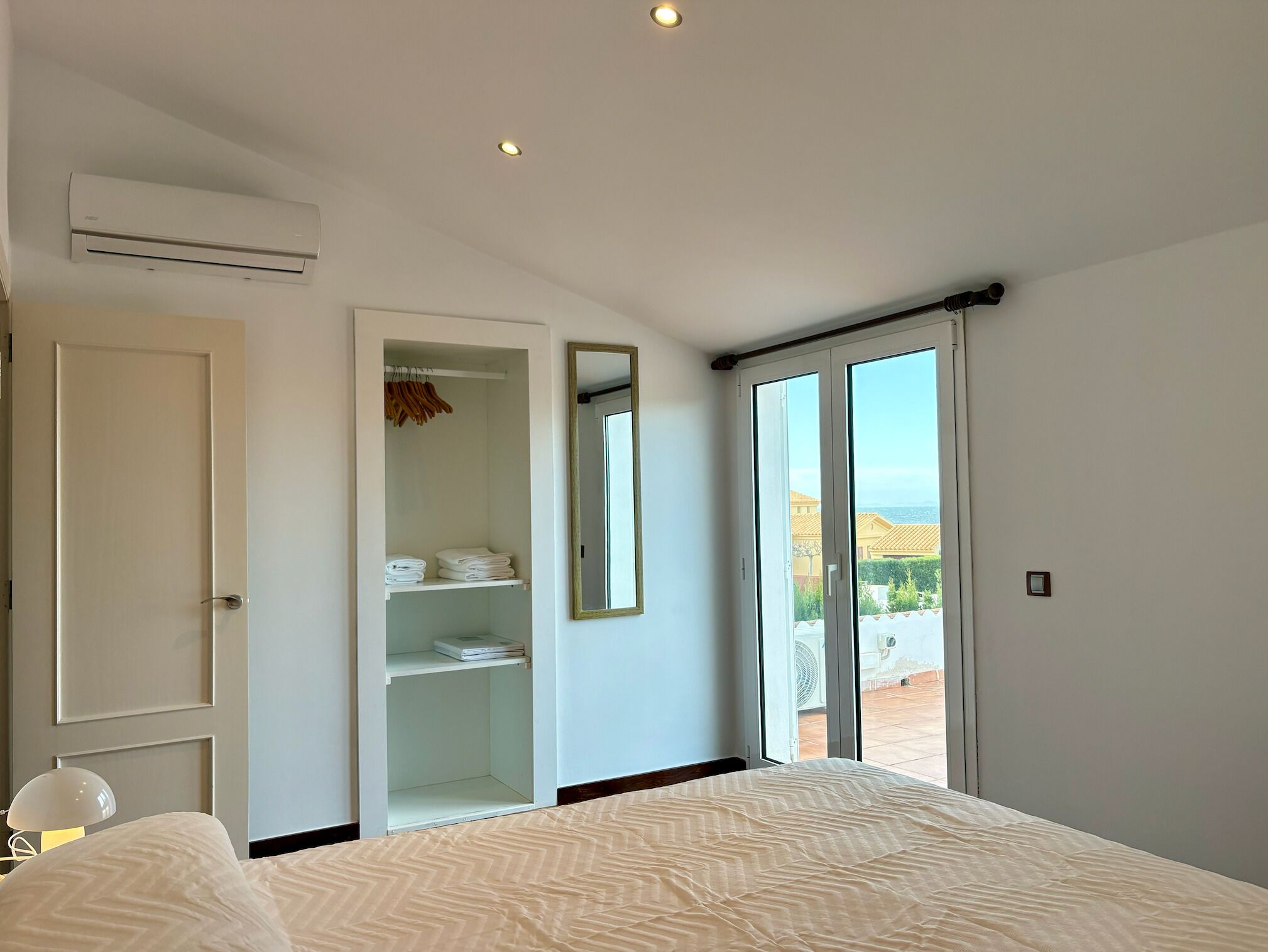 4 slaapkamers, een strijkplank/strijkijzer, wifi, beddengoed