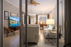 Smart TV - Spacious Naples Golf-View Corner Condo - 2BR + Den (Naples)