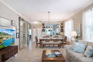 Smart TV - Spacious Naples Golf-View Corner Condo - 2BR + Den (Naples)