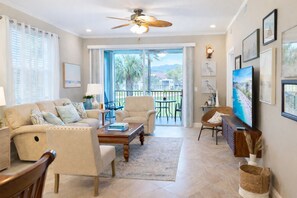 Smart TV - Spacious Naples Golf-View Corner Condo - 2BR + Den (Naples)