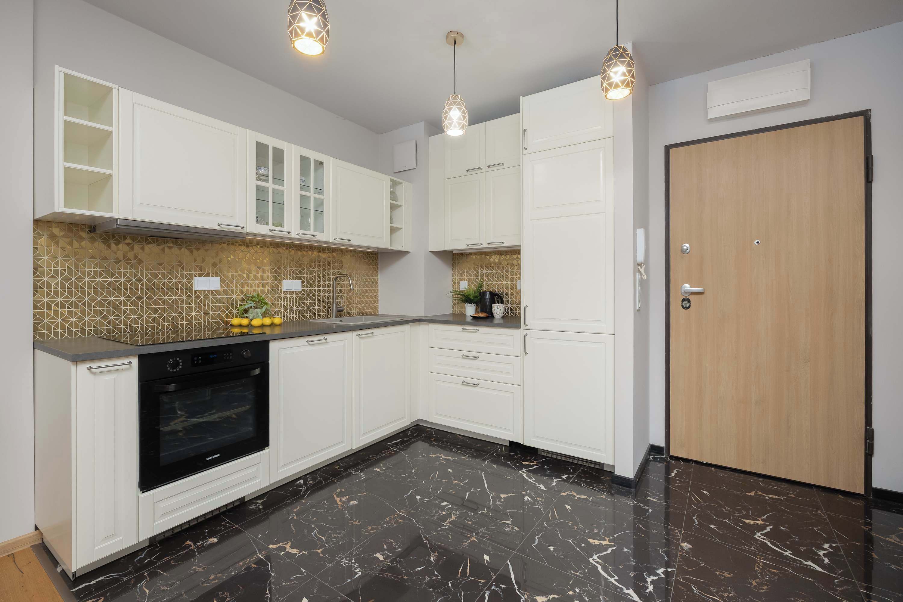 Kühlschrank, Mikrowelle, Ofen, Geschirrspüler