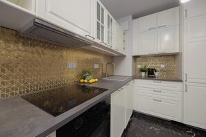 Refrigerador, microondas, horno y lavavajillas 