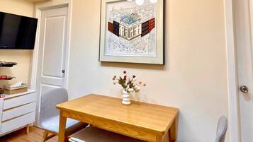 Condo, 2 Bedrooms, Accessible, Balcony | Dining room