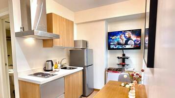 Condo, 2 Bedrooms, Accessible, Balcony | Interior