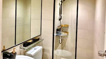 Condo, 2 chambres, accessible aux personnes à mobilité réduite, balcon | Salle de bain