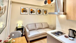 Leilighet, 2 soverom, tilgjengelighetstilpasset, balkong | Oppholdsrom