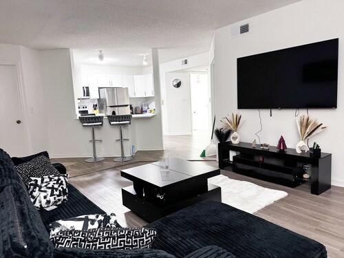 South Florida Escape - 2BR Condo with Pool & Gym