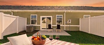 New Modern 3BR/3BA Townhome. Quiet Retreat w/Pool, Playground and Free Parking.