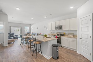 Private kitchen - New Modern 3BR/3BA Townhome. Quiet Retreat w/Pool, Playground and Free Parking. (Conway)