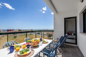 Outdoor dining - Mil Palmeras Sea View | Private Pool and Parking- Special rates for longer stays (Pilar de la Horadada)