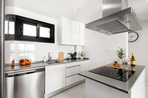 Private kitchen - Mil Palmeras Sea View | Private Pool and Parking- Special rates for longer stays (Pilar de la Horadada)