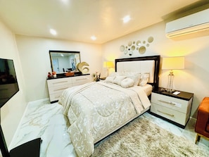 1 habitación, tabla de planchar con plancha, wifi y ropa de cama 