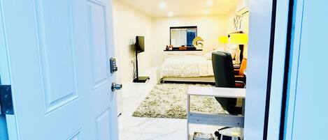 Bügeleisen/Bügelbrett, WLAN, Bettwäsche