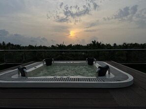Outdoor spa tub - Premium 3 Bhk Villa with Jacuzzi in Anjuna (Anjuna)