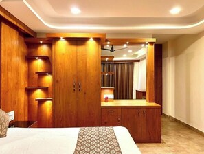Iron/ironing board, WiFi, bed sheets - Premium 3 Bhk Villa with Jacuzzi in Anjuna (Anjuna)