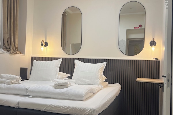 Kamar Double Klasik | Meja kerja, setrika/meja setrika, dan Wi-Fi gratis