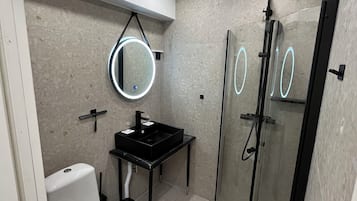 Shower, towels, soap, shampoo