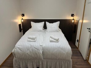 Classic Double Room | Desk, iron/ironing board, free WiFi - Oxbackens Hotell & cafe (Västerås)