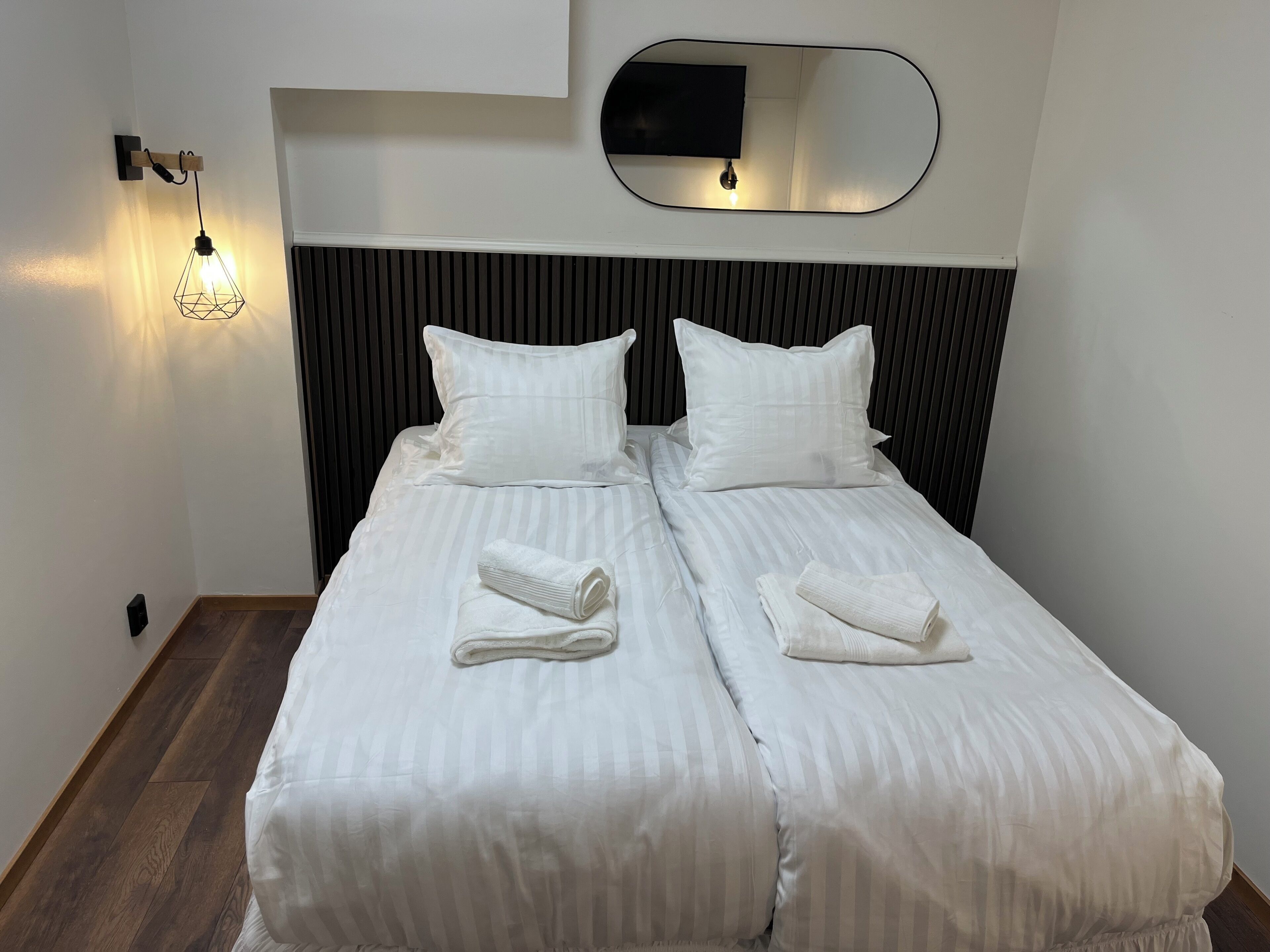 Classic Double Room | Desk, iron/ironing board, free WiFi