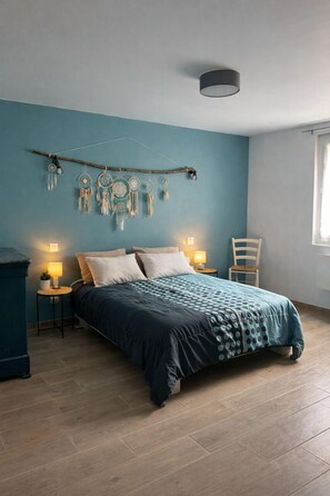 Iron/ironing board, WiFi, bed sheets