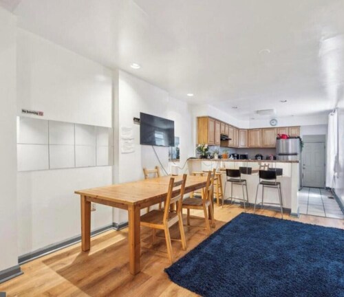 B2 Near Temple Hospital , share bathroom and kitchen