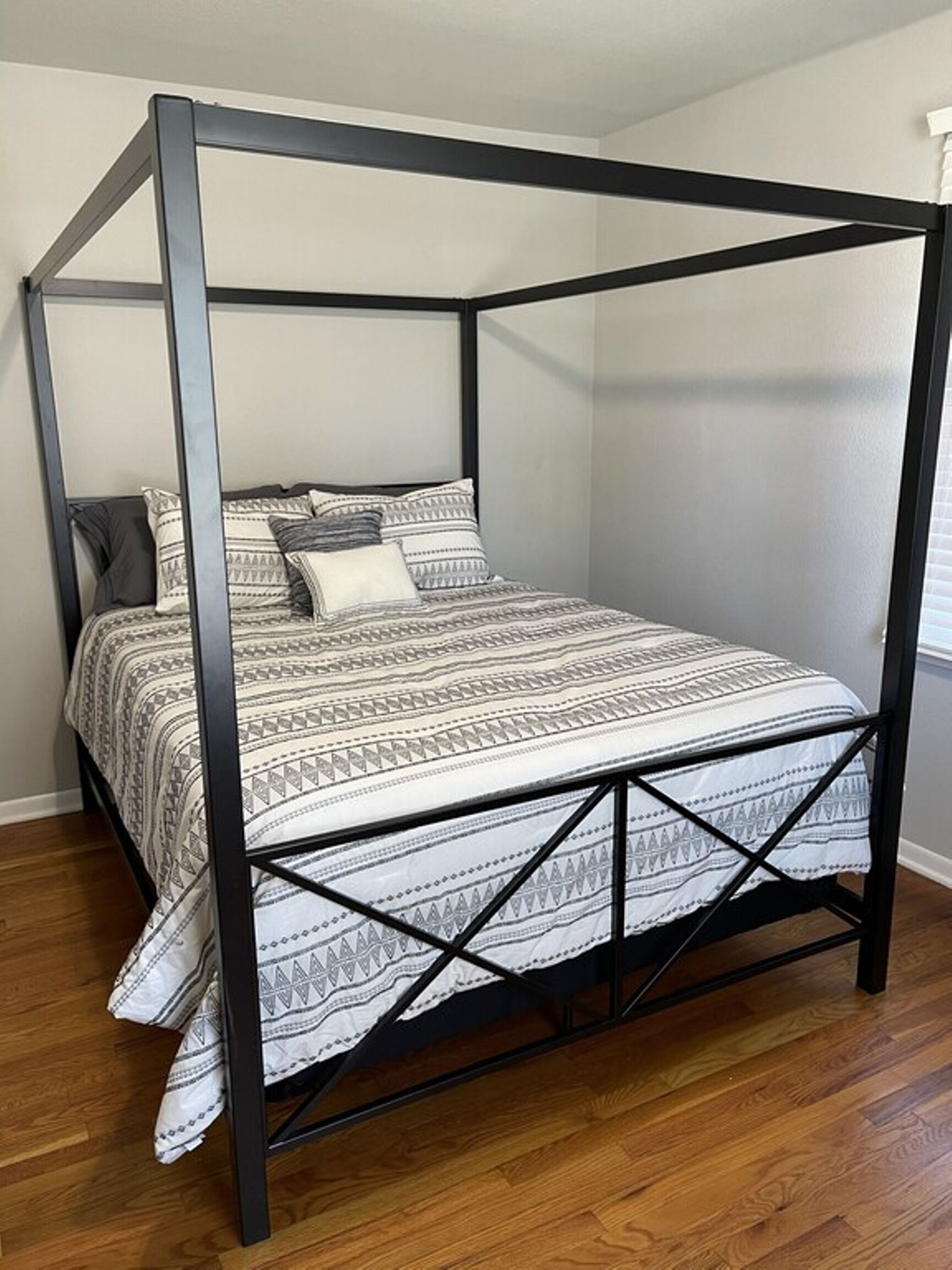 Iron/ironing board, internet, bed sheets