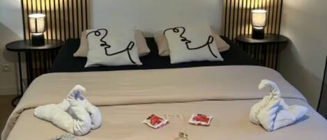 1 chambre, coffres-forts dans les chambres, fer et planche à repasser