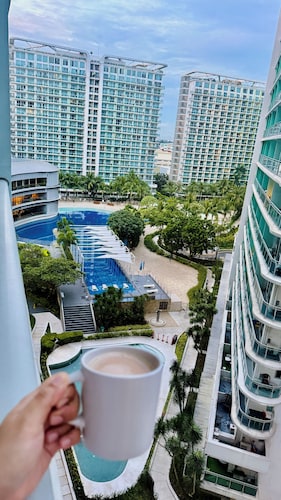 Azure Urban Resort 1br-2br Boracay