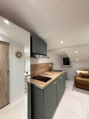 Fridge, stovetop, coffee/tea maker, toaster - Studio Negresco carré d'or near the beach (Nice)