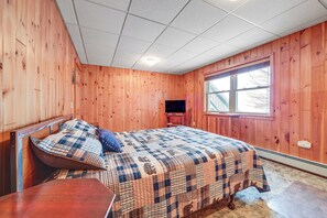 3 bedrooms, Internet, bed sheets - Old Forge Getaway! Cozy Base for All-Season Fun (Old Forge)