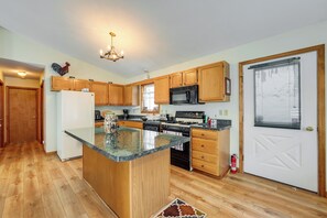 Fridge, microwave, stovetop, coffee/tea maker - Old Forge Getaway! Cozy Base for All-Season Fun (Old Forge)