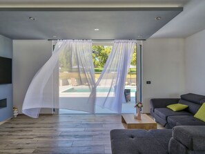 TV - Montevernal by Interhome (Pula)