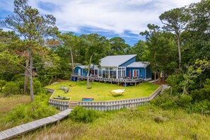 Terrace/patio - Big Red | Soundfront Dock · Private Beach · 4BR PKS (Pine Knoll Shores)