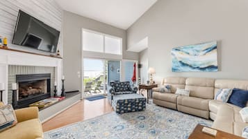 TV, fireplace, stereo