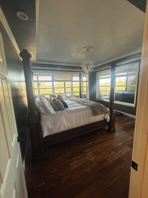 3 bedrooms, iron/ironing board, WiFi, bed sheets - SUPER Discounted Memorial Day Weekend Rate!! (Sevierville)