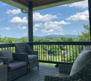 Property grounds - SUPER Discounted Memorial Day Weekend Rate!! (Sevierville)