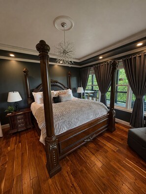 3 bedrooms, iron/ironing board, free WiFi, bed sheets - 20% Discount!! All of July! 3 min drive to Historic Covered Bridge! (Sevierville)