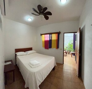 Standard Double Room, Penyaman udara | Wi-fi percuma 