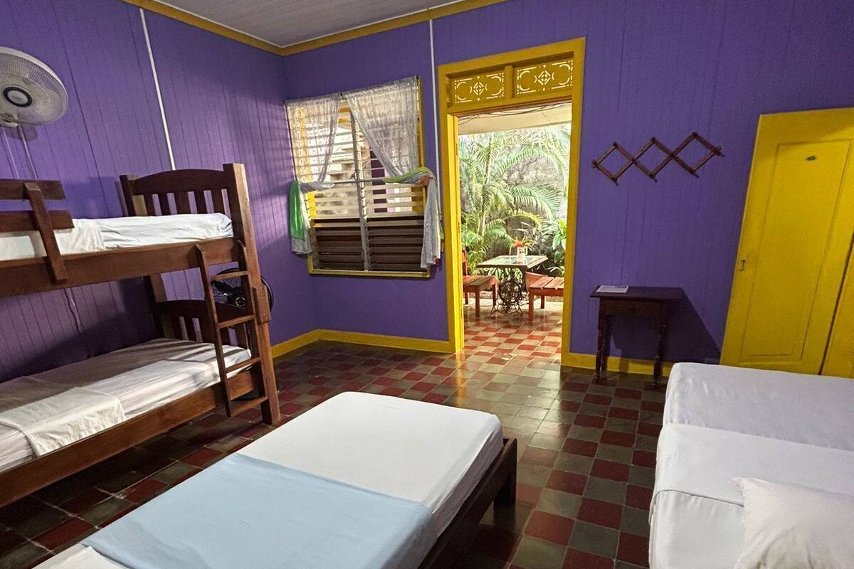 Standard Quadruple Room, Private Bathroom | Wi-fi percuma 