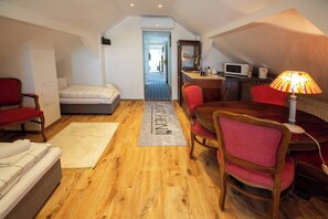 Apartment, 1 Schlafzimmer, Raucher, Balkon | Wohnzimmer