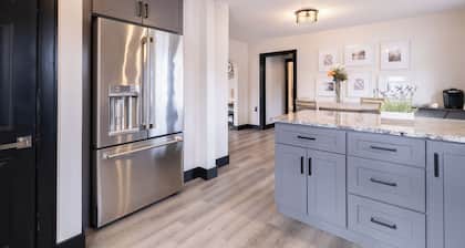 Charming 3-Bedroom bungalow conveniently located!