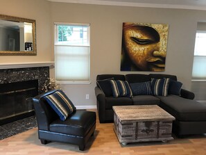 TV - Awesome Super Bowl-Ready 3-bedroom house in sunny San Jose - Sleeps 8 (San Jose)