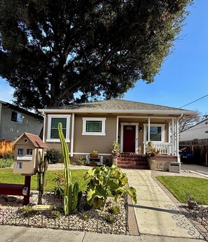 Exterior - Awesome Super Bowl-Ready 3-bedroom house in sunny San Jose - Sleeps 8 (San Jose)