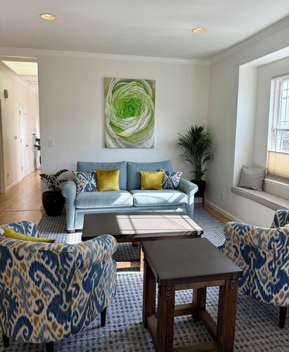 Quaint 3-bedroom house in sunny San Jose - Sleeps 8