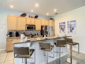 Fridge, microwave, stovetop, dishwasher - Windsor Hills Resort/4Bed/4bath/POOL/SPA/Disney (Kissimmee)
