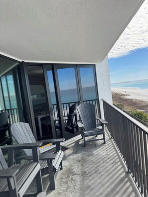 Property grounds - NEW LISTING! Beachfront 2 BR, 2 BA.Total remodel Jan. 2026. AquaVista 403W (Panama City Beach)